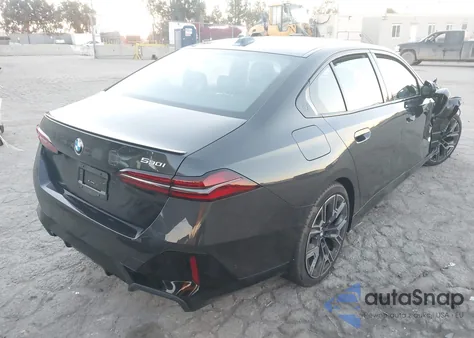 2026 BMW 530I z USA, uszkodzony, nr VIN WBA43FJ09TCW43084